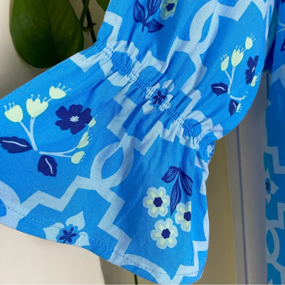 NWOT D&Co QVC Blue Floral Print Top Womens Size Small Ruffle Bell Sleeve Blouse